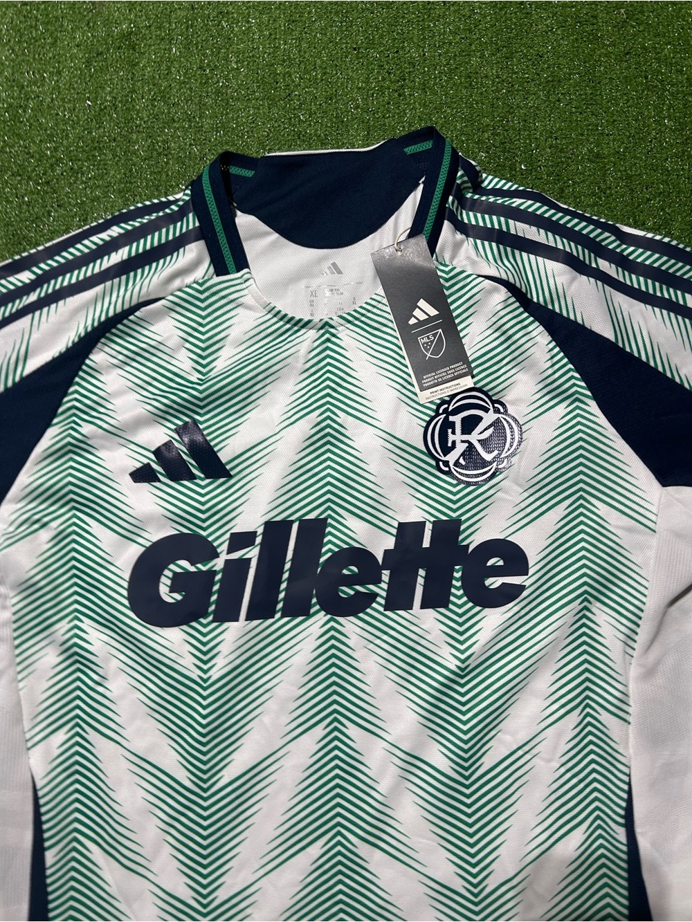 NWT Adidas New England Revolution 2025 Away Pine Tree MLS Soccer Jersey Mens XL - Picture 2 of 7